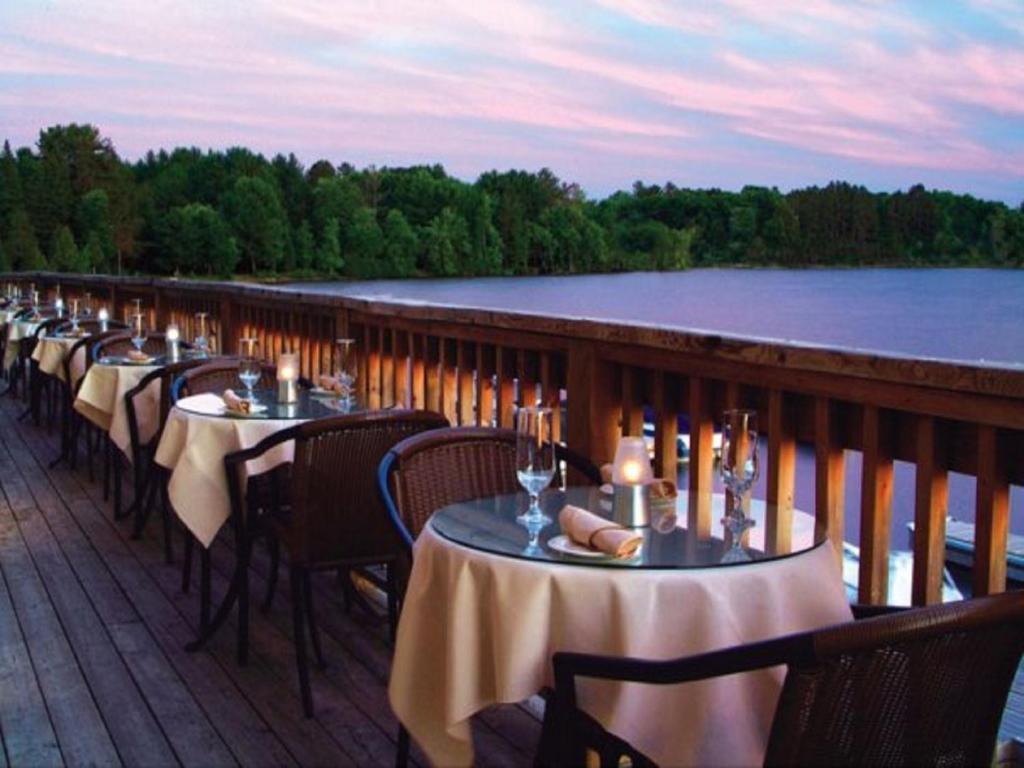 Taboo Muskoka Hotel Gravenhurst Buitenkant foto