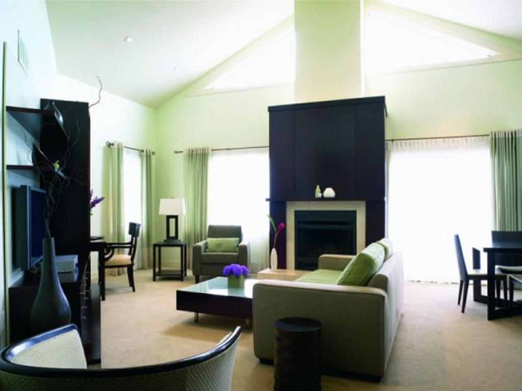 Taboo Muskoka Hotel Gravenhurst Buitenkant foto