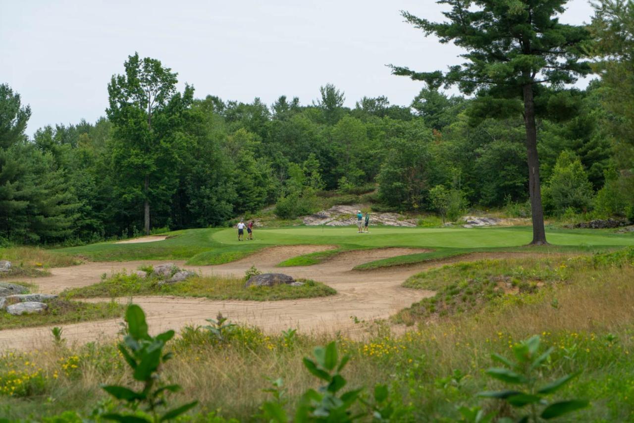 Taboo Muskoka Hotel Gravenhurst Buitenkant foto